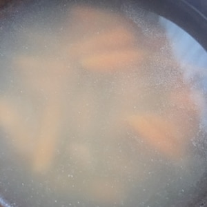 素材の優しいお味　大根とニンジンのコンソメスープ